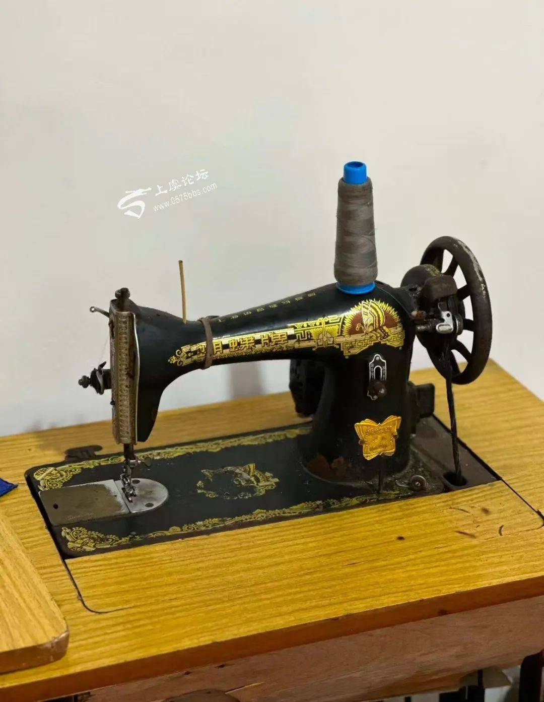 缝纫机 嘎吱作响的童年，与永不褪色的母爱